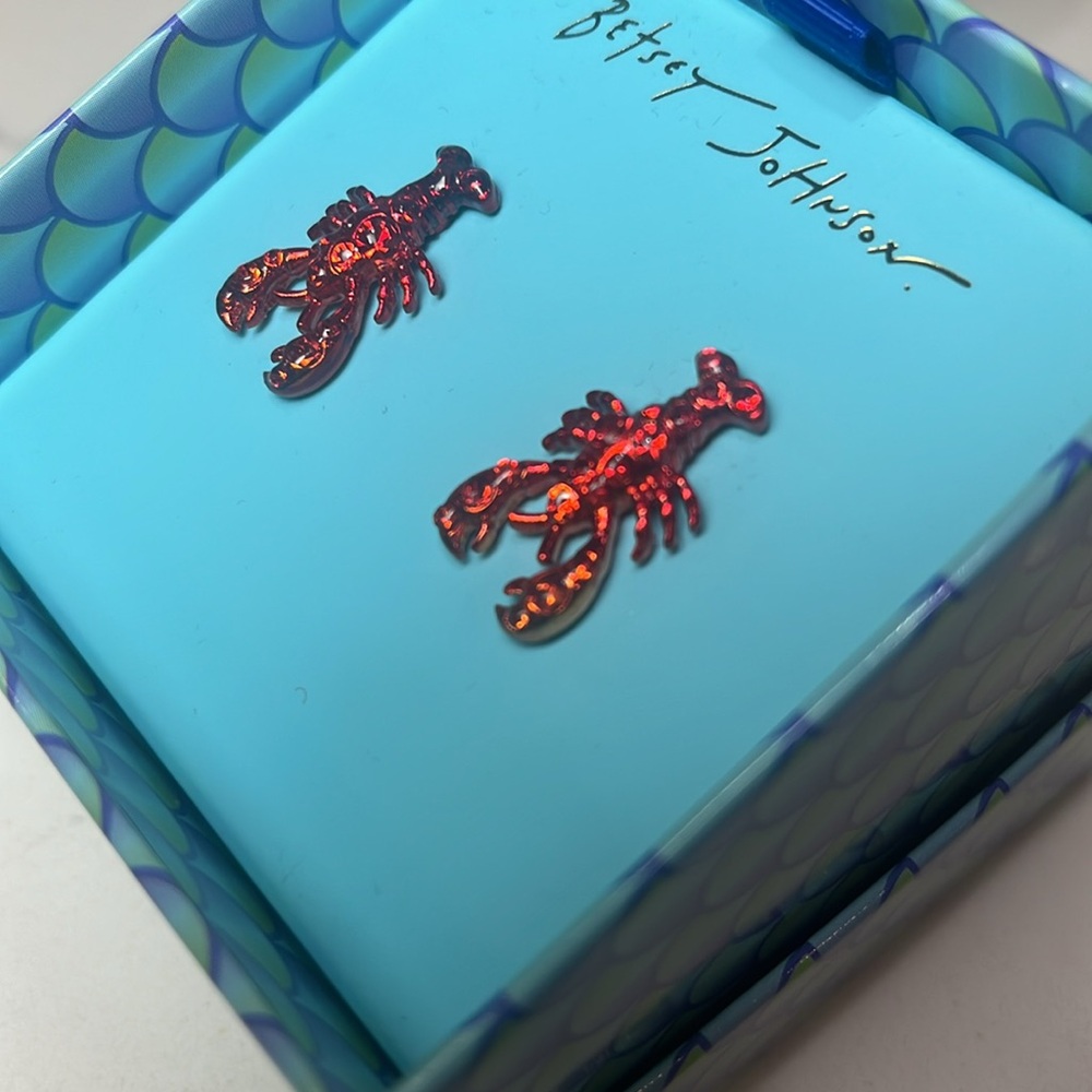 BETSEY JOHNSON Mermaid Jewels LOBSTER Stud Earrings *NWT* - Picture 4 of 7